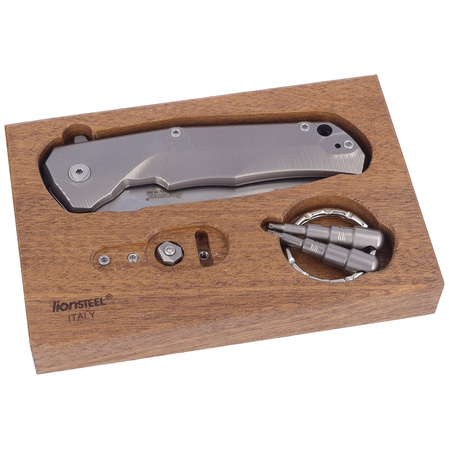 Nóż składany LionSteel T.R.E. Grey Titanium/Blue Ti, Stonewashed M390 by Molletta (TRE BL)