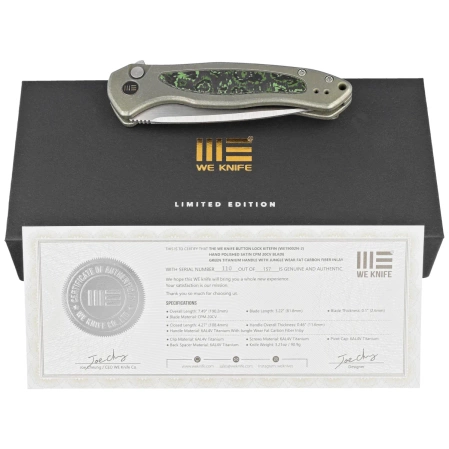 Nóż składany WE Knife Button Lock Kitefin LE No 110/157 Green Titanium/Jungle Wear Fat Carbon, Hand Polished Satin CPM 20CV (WE19002N-2)
